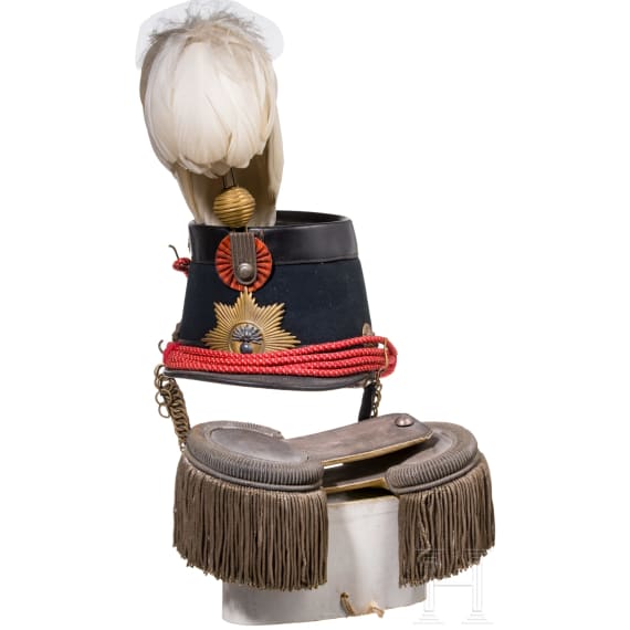 Tschako und Epauletten f&uuml;r Offiziere der Infanterie, 19. Jhdt.