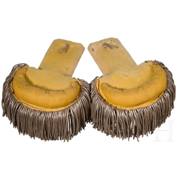 Tschako und Epauletten f&uuml;r Offiziere der Infanterie, 19. Jhdt.