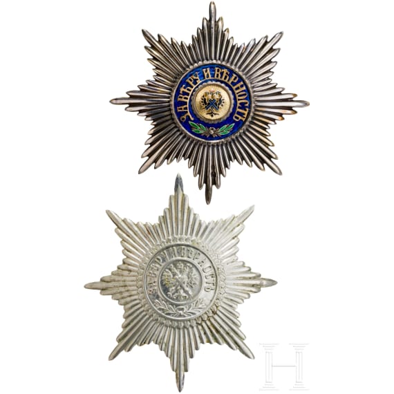 Zwei gro&szlig;e Gardestern-Auflagen f&uuml;r Helm, Ausf&uuml;hrung f&uuml;r Offiziere und Mannschaften, Russland um 1900