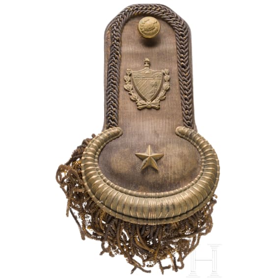 An epaulette of a Cuban officer, before 1958