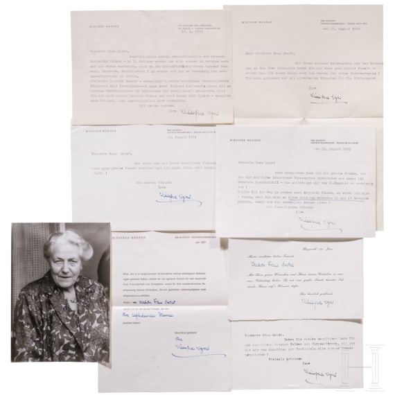 Umfangreiche Gruppe von Erinnerungsst&uuml;cken an die Richard Wagner-Festspiele der 1960/70er Jahre mit neun Autographen von Winifred Wagner