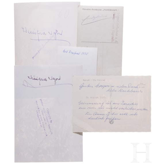 Umfangreiche Gruppe von Erinnerungsst&uuml;cken an die Richard Wagner-Festspiele der 1960/70er Jahre mit neun Autographen von Winifred Wagner