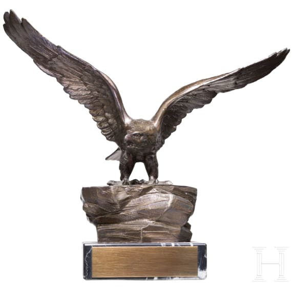 Kleiner Tischadler auf Steinsockel, 20. Jhdt.