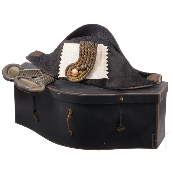 A bicorne for officials with original case and two epaulettes M 1848