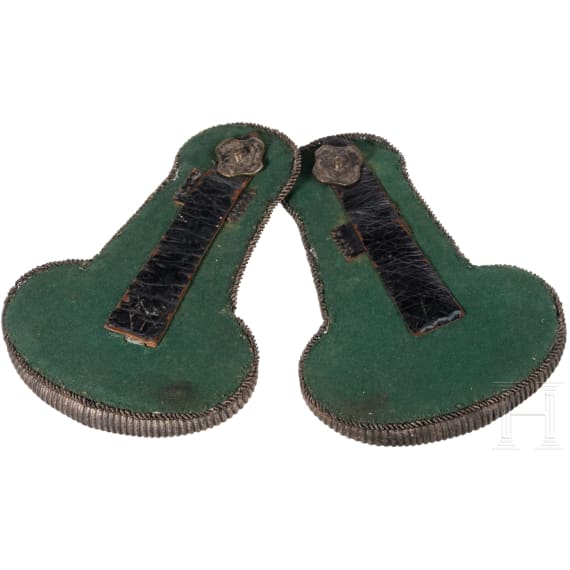 A bicorne for officials with original case and two epaulettes M 1848