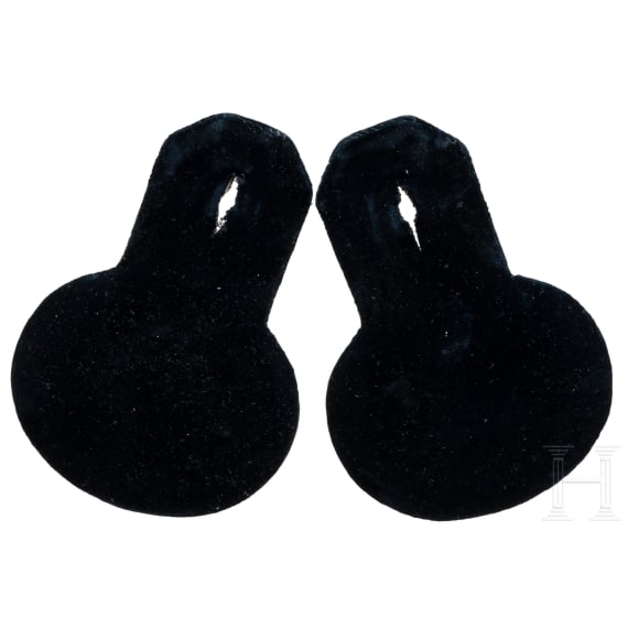 A pair of epaulettes for officers in the Oldenburg Dragoon Regiment No. 19, circa 1900