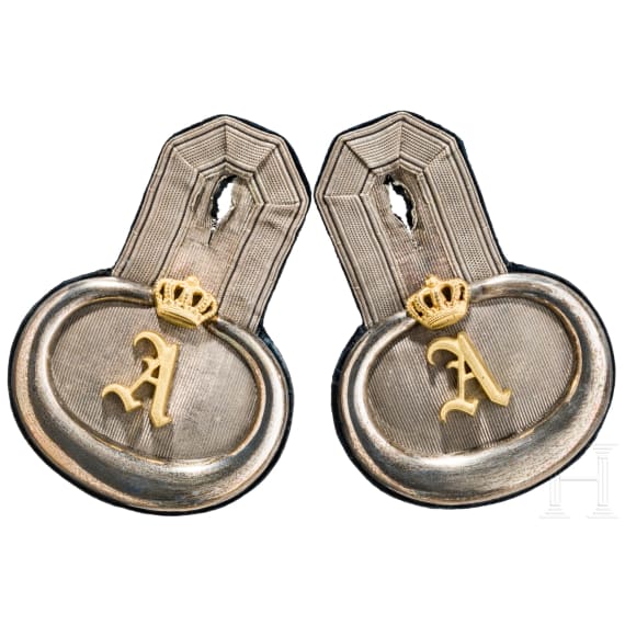 A pair of epaulettes for officers in the Oldenburg Dragoon Regiment No. 19, circa 1900