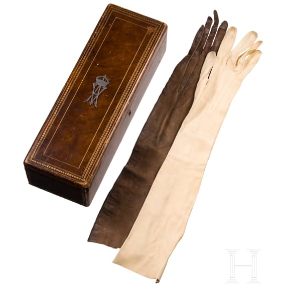 Empress Auguste Viktoria (1858 - 1921) - a splendid leather casket with two enclosed leather gloves