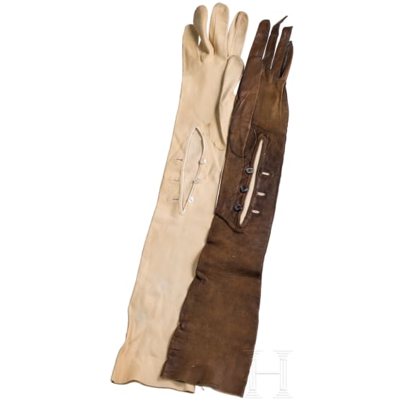 Empress Auguste Viktoria (1858 - 1921) - a splendid leather casket with two enclosed leather gloves