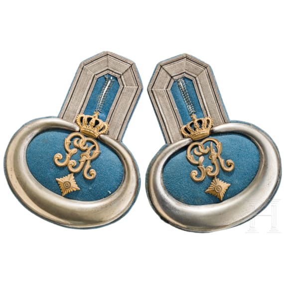Ein Paar Epauletten eines Oberleutnants im Ulanen-Regiment Nr. 16
