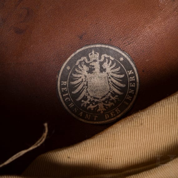 Helm f&uuml;r Offiziere mit Etikett &bdquo;Reichsamt des Innern", um 1900