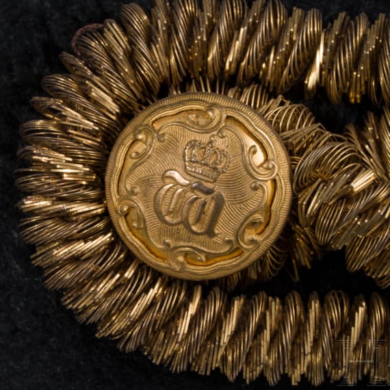 Preu&szlig;ischer Zweispitz und eine preu&szlig;ische Beamtenepaulette, 2. H&auml;lfte 19. Jhdt.