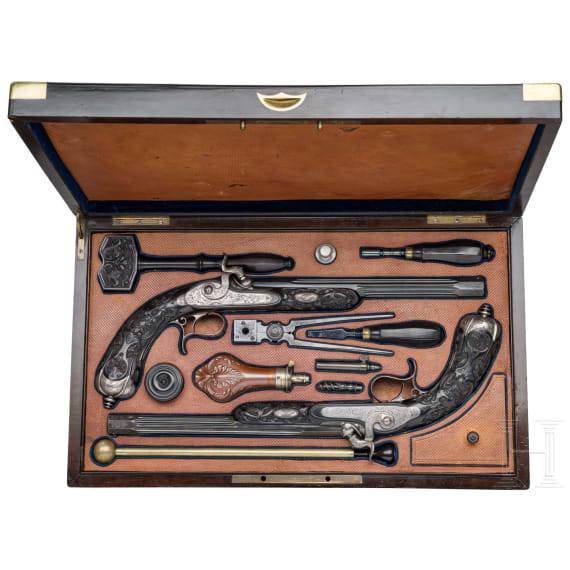 Ein hochwertiges Paar ebenholzgesch&auml;fteter Perkussionspistolen im Kasten, Paris, um 1840/50