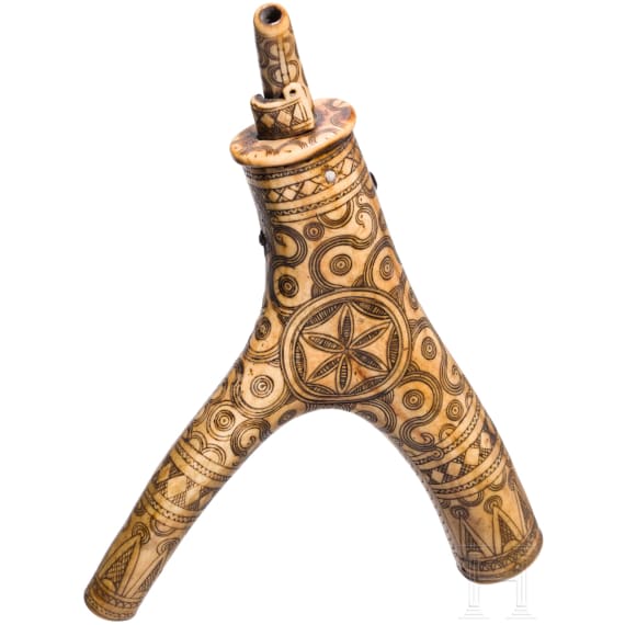 An antler powder bottle, Hungary/Transylvania, circa 1700