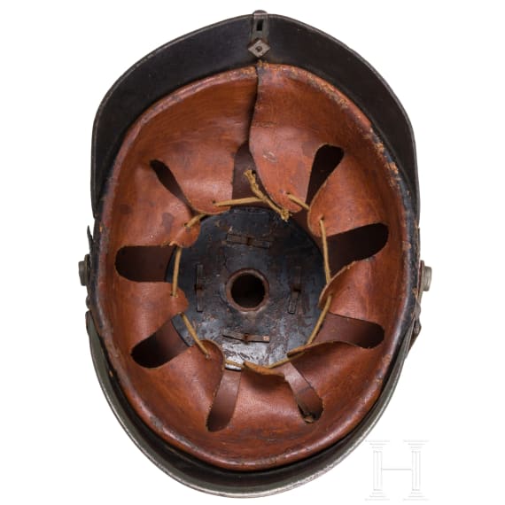 A helmet M 1915 for line infantery men, dated 1916