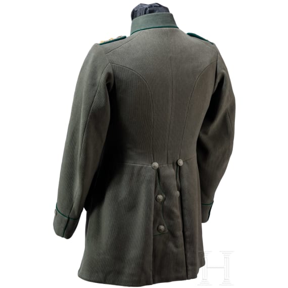 A field gray tunic for a captain in the Royal Bavarian 1st J&auml;ger Battalion &ldquo;K&ouml;nig&rdquo;