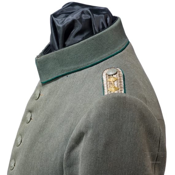A field gray tunic for a captain in the Royal Bavarian 1st J&auml;ger Battalion &ldquo;K&ouml;nig&rdquo;
