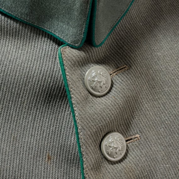 A field gray tunic for a captain in the Royal Bavarian 1st J&auml;ger Battalion &ldquo;K&ouml;nig&rdquo;