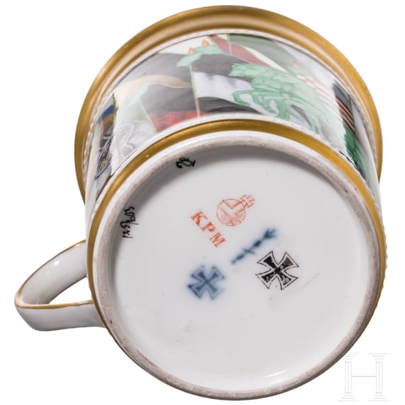 A patriotic KPM porcelain cup with Victoria in the Quadriga, ca. 1915/16