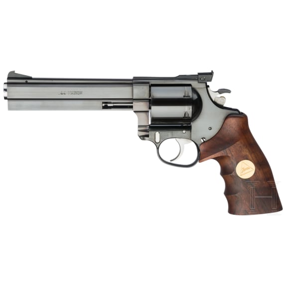 A Janz JTL Sports revolver in .44Mag, SN 0001 (!)