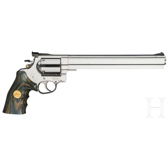 A Janz JTL 10" Sports revolver in .454 Casull