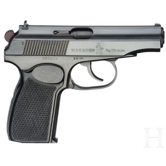Simson Makarov, mit Karton