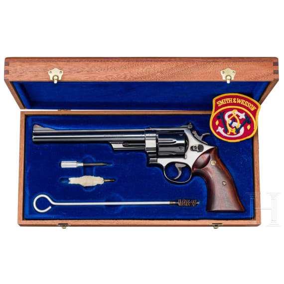 A Smith & Wesson Mod. 29-2, "The .44 Magnum", 8", in case