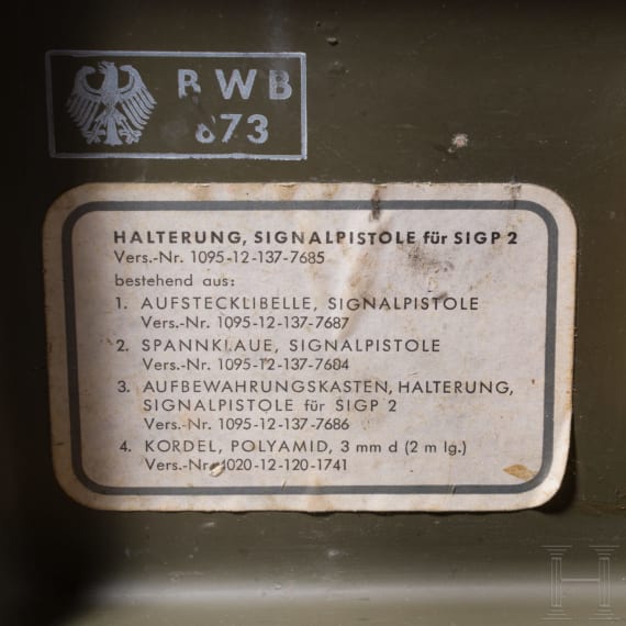 A bracket for a SIG P 2 flare gun of the Bundeswehr
