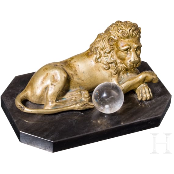 Briefbeschwerer in Form eines liegenden L&ouml;wen aus Bronze, sp&auml;tes 19. bis fr&uuml;hes 20. Jhdt.