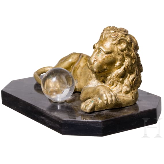 Briefbeschwerer in Form eines liegenden L&ouml;wen aus Bronze, sp&auml;tes 19. bis fr&uuml;hes 20. Jhdt.