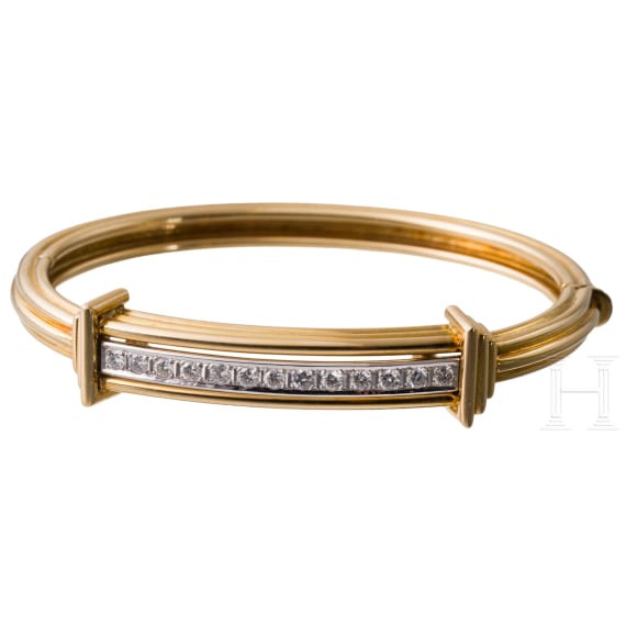 An 18-carat gold bracelet set with 13 diamonds (approx. 0.52 ct)