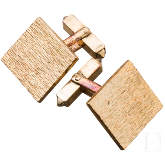 A pair 14ct gold cufflinks
