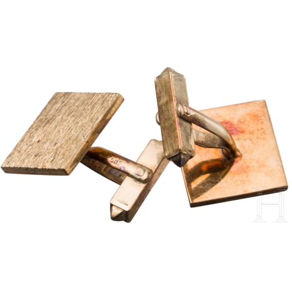 A pair 14ct gold cufflinks