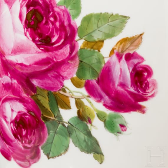 Ein Paar gro&szlig;e Schlangenhenkelvasen mit sehr feiner Malerei in der Art von Julius Eduard Braunsdorf, Meissen, Ernst August Leuteritz, 1861 (Entwurf) , 1861&ndash;1924 (Ausf&uuml;hrung)