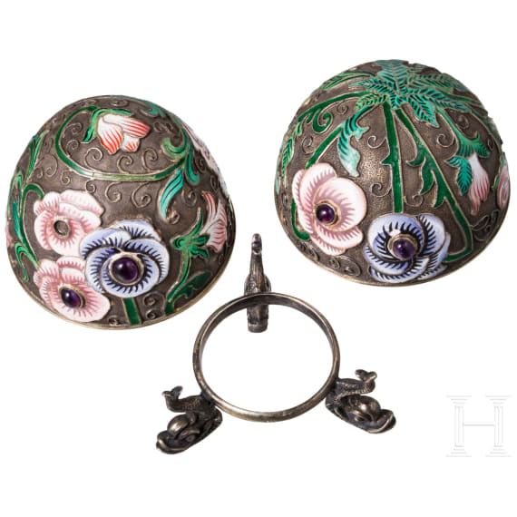 Cloisonn&eacute;-Email-Ei mit St&auml;nder, 2. H&auml;lfte des 20. Jhdts.