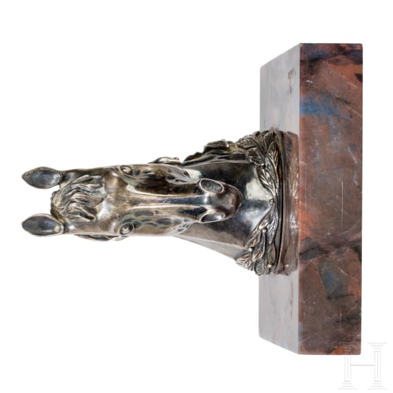An Russian horse head-shaped agate stone and silver paperweight, 20th century