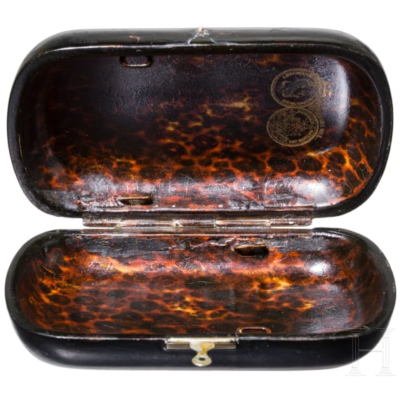 A rare papiermach&eacute; and lacquer box with tortoiseshell imitation painting inside, Russia, Ostashkovo, Osip Vishyakov and Sons factory, 1882 - 1885