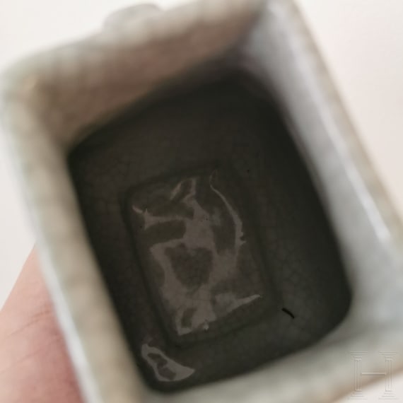 Kleine Vase mit Henkeln mit Ge-Typus Glasur, China, wohl 19. Jhdt.