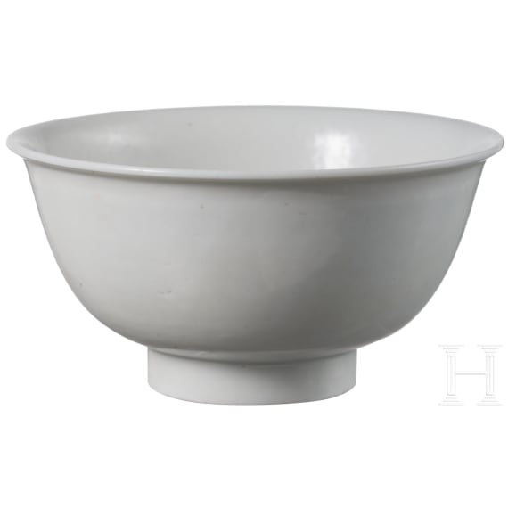 Wei&szlig; glasiertes Sch&auml;lchen mit Wanli-Marke, China, wahrscheinlich aus der sp&auml;teren Kangxi-Zeit (17./18. Jhdt.)