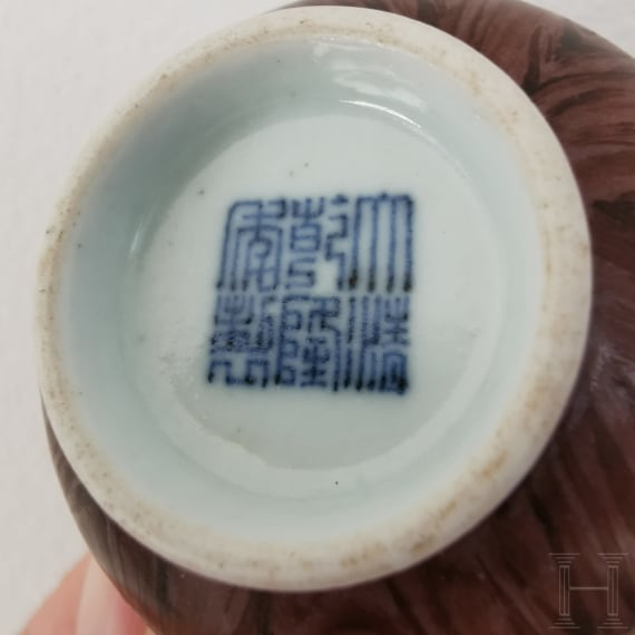 Koppchen in Holzoptik mit Qianlong-Marke, China, wohl 18. Jhdt.