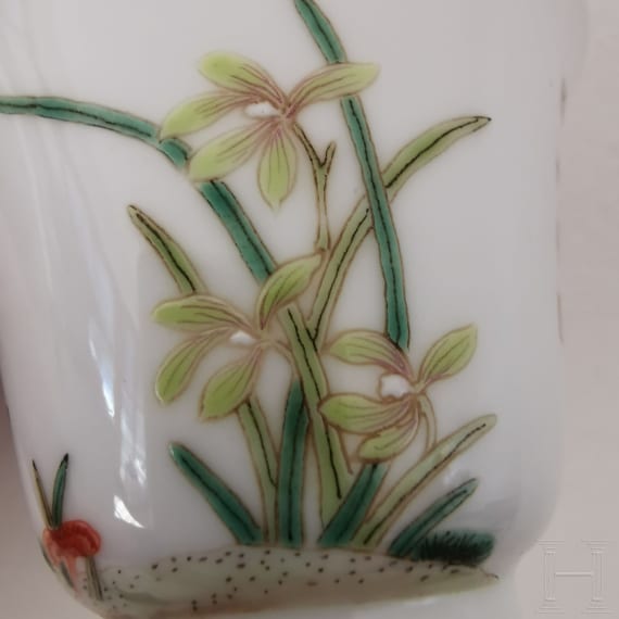 Famille-Rose Koppchen mit Bl&uuml;ten und Gedicht, China, wohl 19. Jhdt.