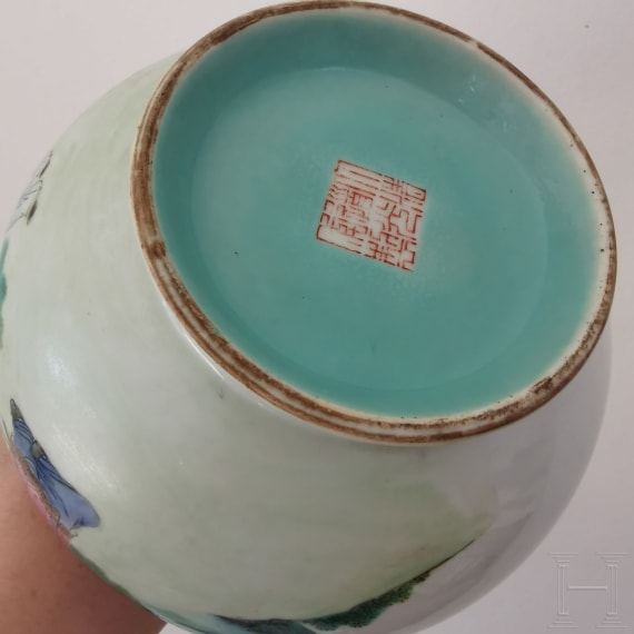 Famille-Rose-Vase, China, um 19. Jhdt.