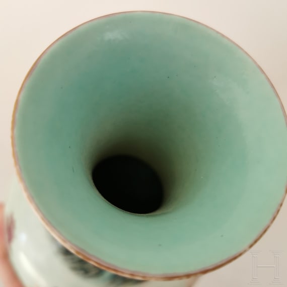 Famille-Rose-Vase, China, um 19. Jhdt.