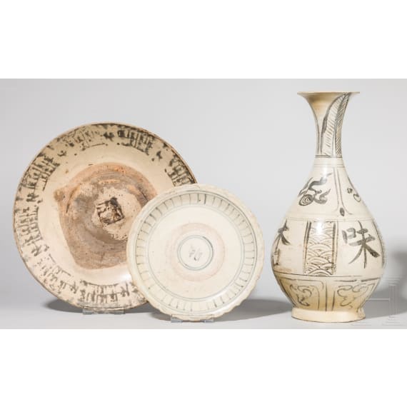 Vase, Schale und kleiner Teller, China, wohl Ming-Dynastie