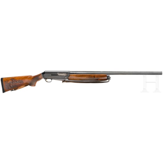 A semi-automatic shotgun Browning "Gold"