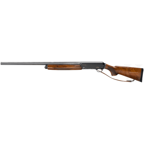 A semi-automatic shotgun Browning "Gold"