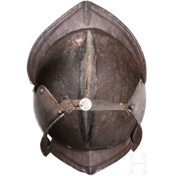 Sturmhaube mit graviertem Dekor, s&uuml;ddeutsch, um 1570