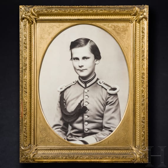Prinz Otto von Bayern (1848 - 1916) - lebensgro&szlig;es Portraitfoto im Prunkrahmen, um 1864