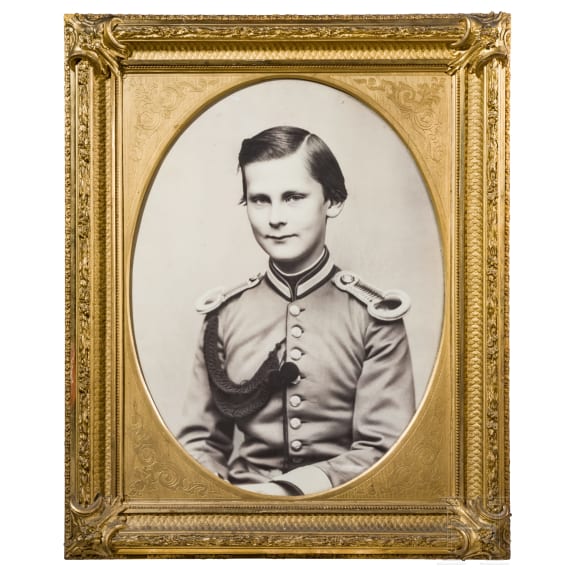 Prinz Otto von Bayern (1848 - 1916) - lebensgro&szlig;es Portraitfoto im Prunkrahmen, um 1864