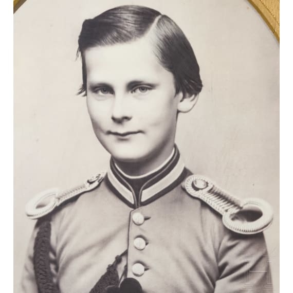 Prinz Otto von Bayern (1848 - 1916) - lebensgro&szlig;es Portraitfoto im Prunkrahmen, um 1864
